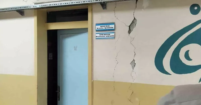 Tokat deprem sonrası tedirgin! Okuldaki görüntü korkuttu