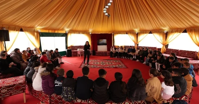 Otağ çadırında minik kitapseverler için imza günü Kocaeli Haberleri