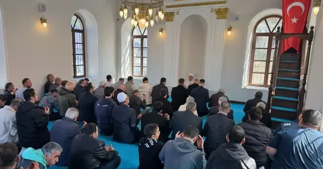 İzmir’de 132 yıllık Asmalı Mescit restorasyonun ardından yeniden ibadete açıldı VİDEO İZLE