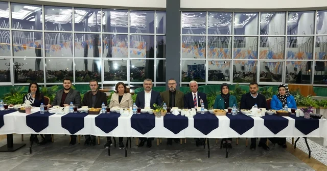 AK Parti Sivas İl Başkanlığınca şehit yakınları ve gaziler onuruna iftar programı düzenledi Sivas Haberleri