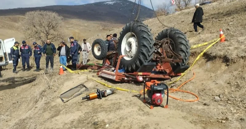 Aksaray da devrilen traktörün altında kalan çiftçi hayatını kaybetti Sözcü Gazetesi