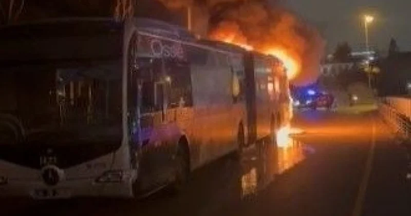15 Temmuz Şehitler Köprüsü nde metrobüs yangını! Son dakika haberleri