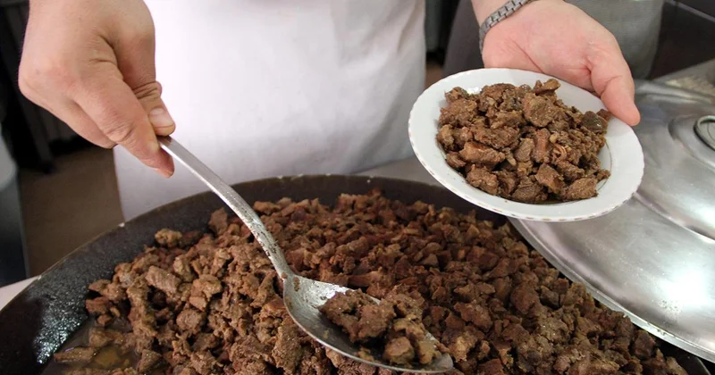 Mersin Büyükşehir Aşevinde tek tırnaklı eti tespit edildi