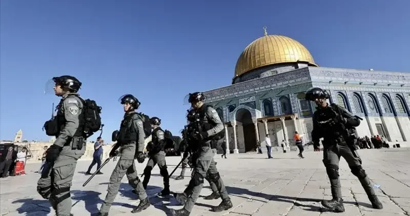 İsrail ramazanın son cumasında da Mescid i Aksa da namaz kılınmasını engelledi Ortadoğu Haberleri