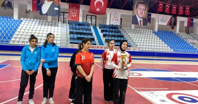 Başçiftlik Ortaokulu öğrencileri floor curlingde il birincisi oldu Tokat Haberleri