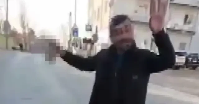 Ankara’da motokuryenin önünü kesip parasını gasbettiler VİDEO İZLE