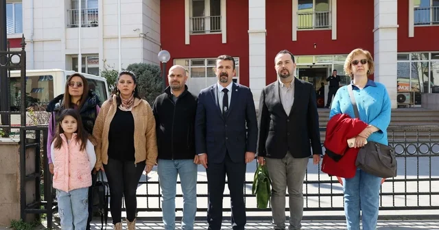 Manisa da okulda Atatürk e hakaret ettiği ileri süren öğretmen gözaltında Manisa Haberleri