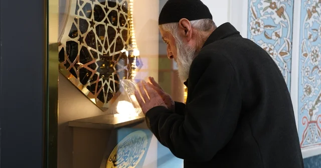 Bu camide Peygamber Efendimiz in Sakal ı Şerifi her gün ziyarete açık Sivas Haberleri