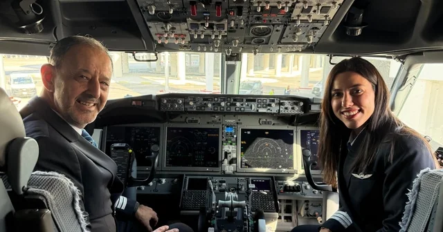 Baba ve kız aynı kokpitte: 42 yıllık pilot gökyüzüne kızıyla veda etti Antalya Haberleri