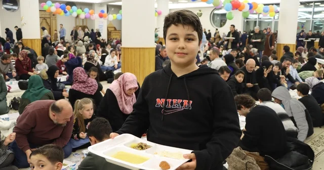 Eskişehir Fatih Sultan Mehmet İmam Hatip Ortaokulu nda iftar sevinci Eskişehir Haberleri