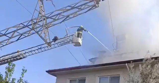 Muğla da üzerine elektik direği devrilen evde yangın çıktı Muğla Haberleri