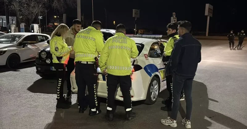 Egzoz patlatmayı polis affetmedi: 19 bin 710 lira ceza yiyip arabasından oldu