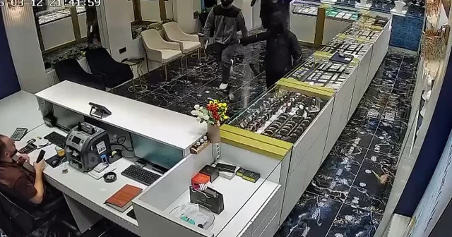 Kuyumcu, soygunu çay kazanını fırlatarak önlemeye çalıştı Konya Haberleri