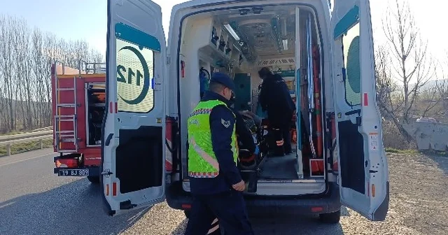 Otomobil, TIR a arkadan çarptı: 1 yaralı Çorum Haberleri