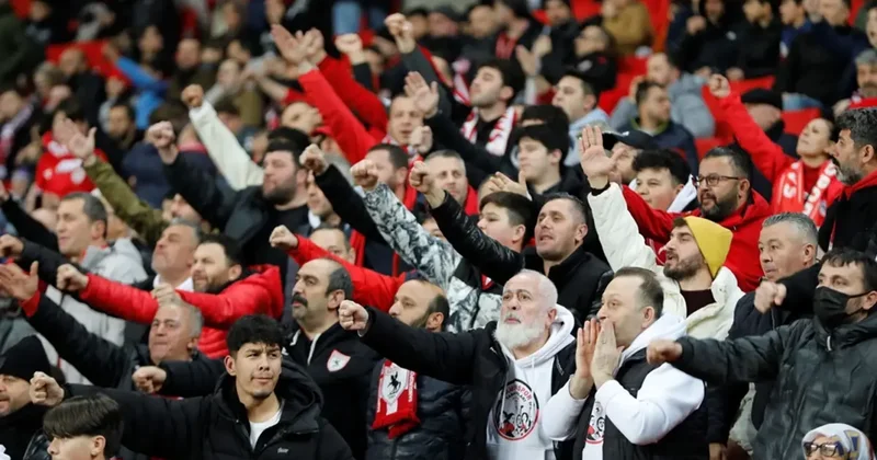 İspanyollarla dostluk rüzgarı! Samsun, Atatürk ve Pedro Sanchez tezahüratlarıyla inledi