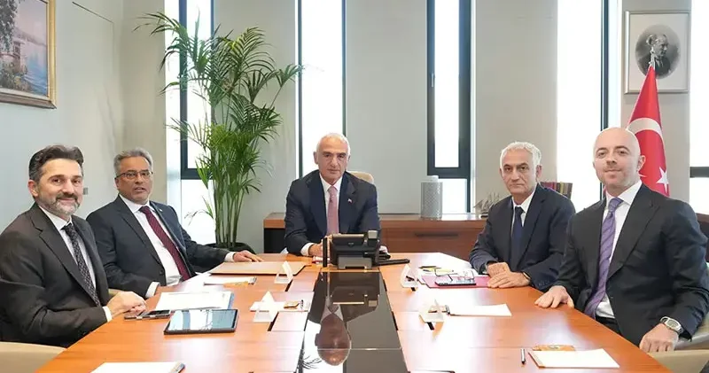 Bakan Ersoy’dan turizmin güçlendirilmesi için iki kritik görüşme