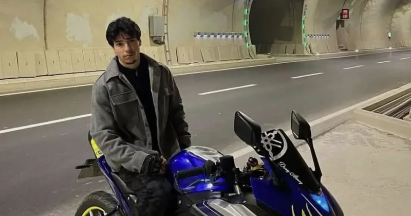 Antalya da feci kaza: Motosiklet otomobile ok gibi saplandı! Üniversiteli Deniz kurtarılamadı