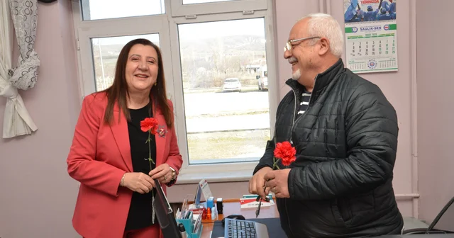 Gümüşhacıköy Belediye Başkanı Özyol dan sağlık çalışanlarına Tıp Bayramı ziyareti Amasya Haberleri