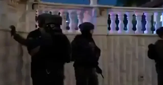 Belediye binasına Filistin bayrağı çizen gencin evine operasyon düzenledi VİDEO İZLE