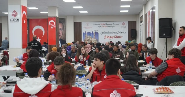 Gaziantep Kolej Vakfı öğrencileri, gönül sofrasında buluştu Gaziantep Haberleri