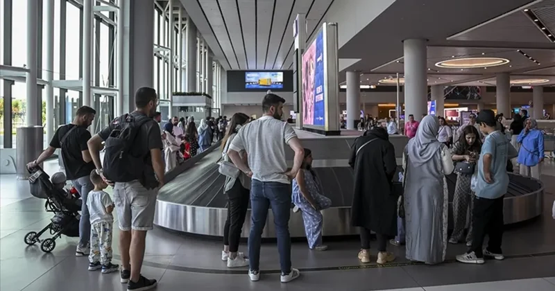 İstanbul daki havalimanlarında bayram ve ara tatil yoğunluğu