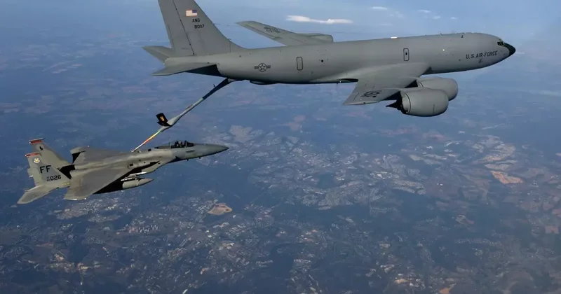 ABD de deprem! Dev uçak komşu ülkeye düştü