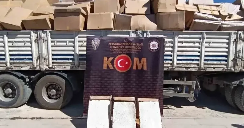 Afyonkarahisar’da kaçak makaron operasyonu: Polis piyasa değeri yaklaşık 8 milyon TL Afyonkarahisar Haberleri