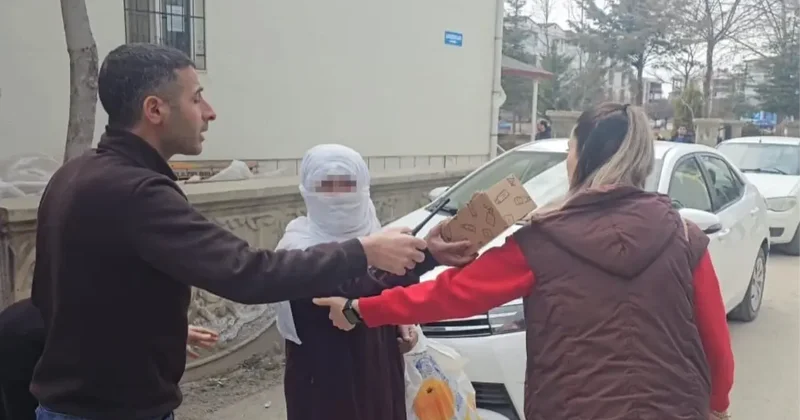 Elazığ da dilenci zabıtalara yakalandı: Al senin olsun diyerek parayı teklif etti