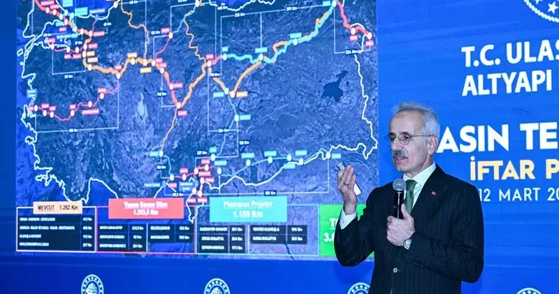 Bakan Uraloğlu: Türk sahipli 14 gemi Hürmüz de bekliyor