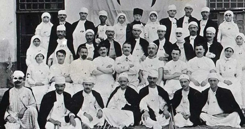 Çanakkale’de şehit düşen tıbbiyelileri andılar