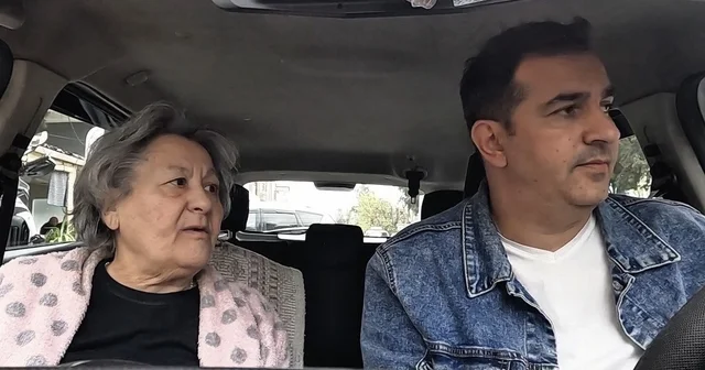 Yaşlı kadın evinin yolunu kaybetti, yardımsever taksici ailesine kavuşturdu İzmir Haberleri