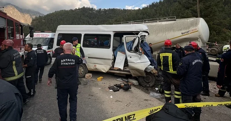 Burdur da 7 kişinin öldüğü kazaya karışan tırın sürücüsü tutuklandı Burdur Haberleri