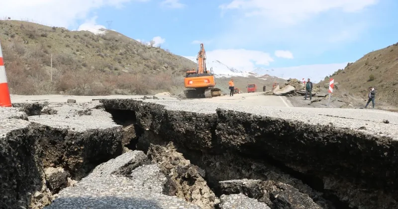 Hakkari de dehşet veren görüntüler: Kara yolu kapatıldı