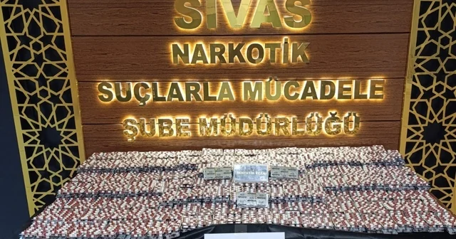 Sivas polisi uyuşturucu tacirlerine geçit vermedi Binlerce uyuşturucu hap ele geçirildi Sivas Haberleri