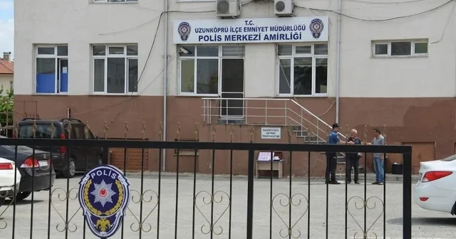 Edirne de insanlık ölmemiş dedirten olay: Yolda bulduğu 13 bin 600 lirayı polise teslim etti Bulduğu parayı cebine değil, sahibine götürdü Edirne Haberleri
