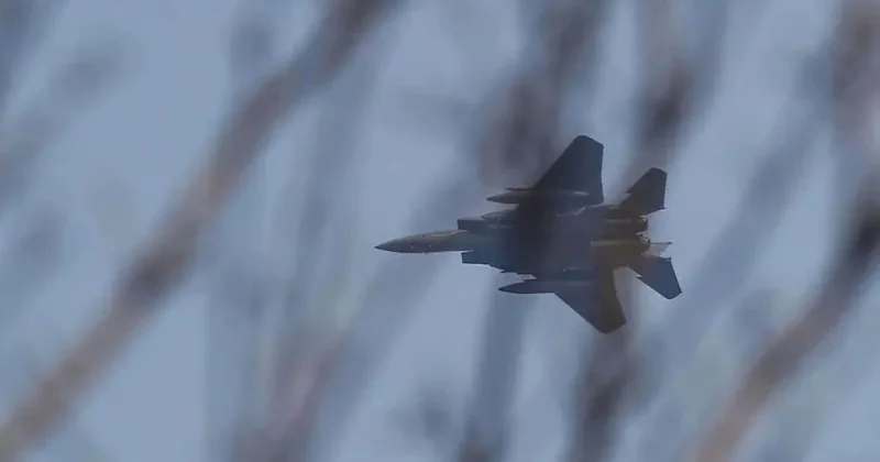 ABD İran görüşmelerindeki belirsizlik sürerken bölgeye gönderilen ABD uçaklarında artış gözleniyor