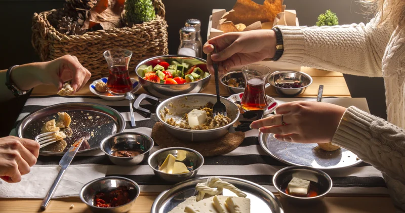 Neden her gün aynı şekilde kahvaltı ediyoruz ama akşam aynı yemeği yiyemiyoruz? Cevap beynimizin işleyişinde saklı