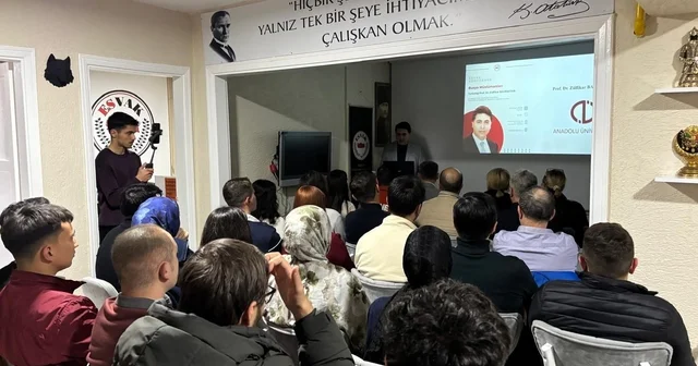 Eskişehir ESVAK ta Rusya Müslümanları konferansı Anadolu Üniversitesi Öğretim Üyesi Türkolog Prof. Dr. Zülfikar Bayraktar; Rusya Müslümanları, tarihin en zorlu dönemlerinde bile kimliklerini korumayı başarmış bir topluluktur Eskişehir Haberleri