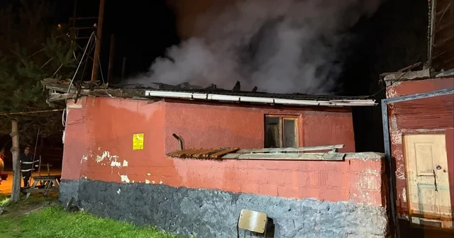 Dumanı görüp terk ettiği evi alevlere teslim oldu Bilecik Haberleri