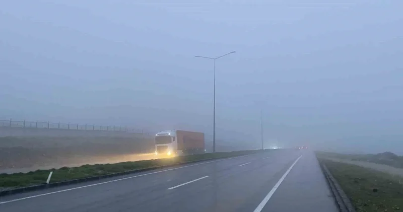 Iğdır Doğubayazıt karayolundaki Pamuk Geçidi nde yoğun sis ve sağanak etkili oldu Gündem Haberleri