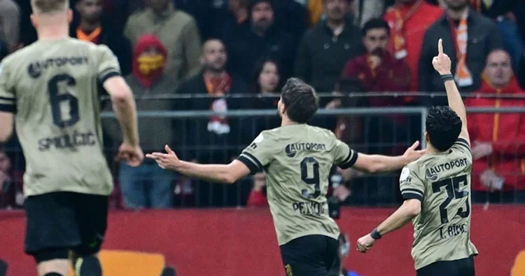 Petkovic, sahalara golle döndü!