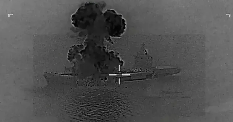 ABD ordusu Pasifik te 2 gemiyi vurdu! Ölüler var