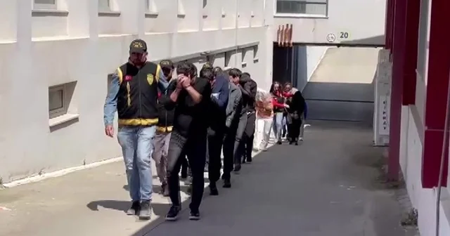 Adana da fuhuş baskını: 12 tutuklama, 9 kadın kurtarıldı Adana Haberleri