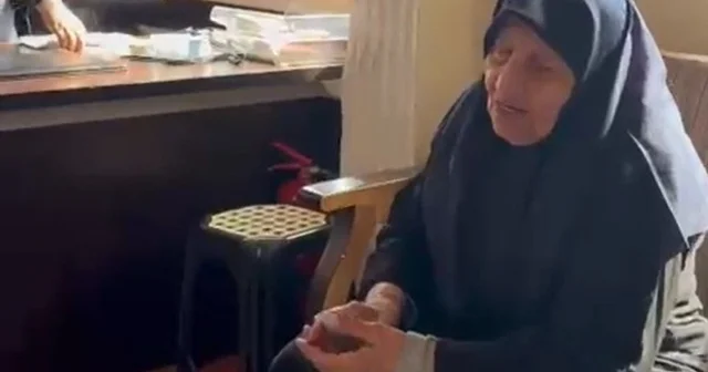 Yaşlı kadının pazarda kaybettiği cüzdanı zabıta ekipleri bulup sahibine teslim etti Antalya Haberleri