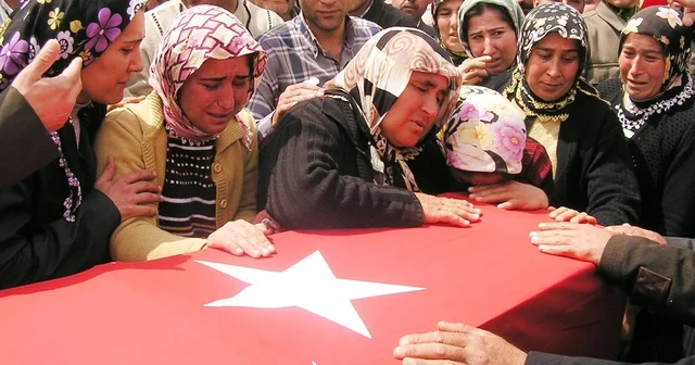 Adana da şehit annesinin dramı: Can verdim, evimde oturamıyorum Adana Haberleri