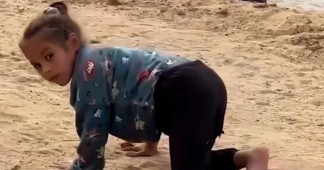 Gazze’de sessiz çığlık: Tekerlekli sandalyeye muhtaç çocuk savaşın ortasında hayata tutunuyor VİDEO İZLE