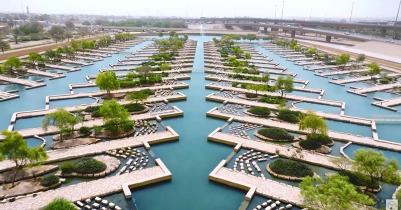 Çölün ortasında inşa ettikleri nehirden oluk oluk su akıyor: Cenneti yarattılar Sözcü Gazetesi