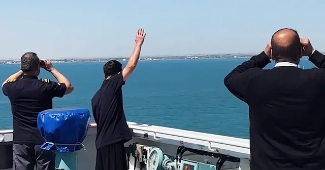 Süveyş te savaş gemilerimizle yürek kabartan selamlaşma VİDEO İZLE