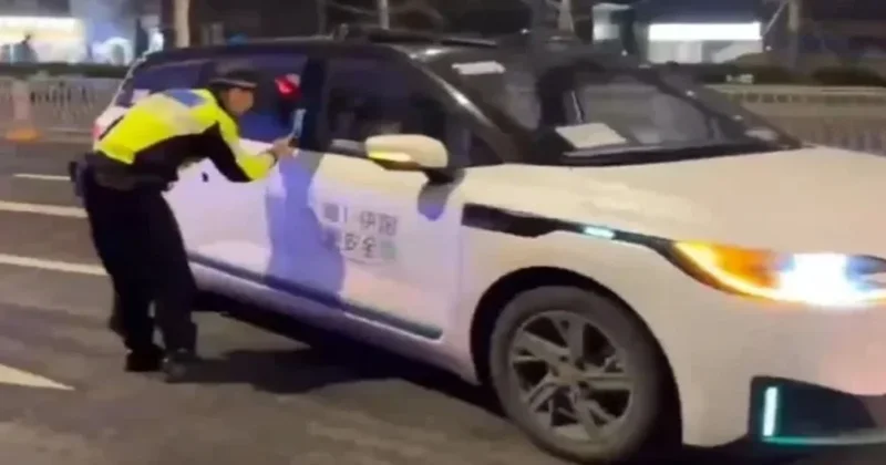 Araçlar bir anda yolun ortasında durdu: Yolcular 90 dakika kapıların açılmasını bekledi Sözcü Gazetesi