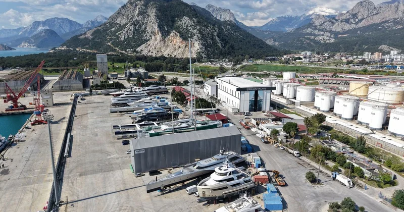 Antalya ya İki Özel Trimaran ve Süper Yat Geldi